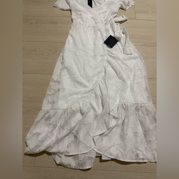 NWT Lulu’s White Short Sleeve Wrap Midi Dress - Picture 4 of 10
